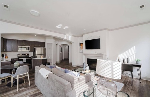 Corryville Apartment | Landing | Incredible 2BD, Clubhouse, Pool