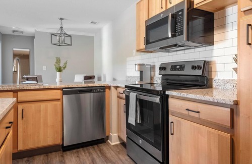 Eureka Apartment | Landing | Incredible 2BD, Clubhouse, Pool