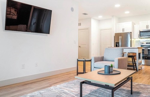 Sanford Apartment | Landing | Modern 2BD, Pool, Gym