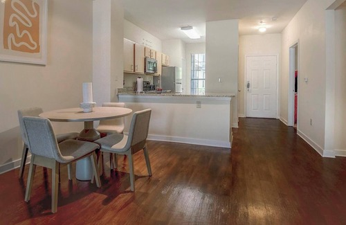 New Pathways Apartment | Landing | Spectacular 2BD, Pool, Clubhouse