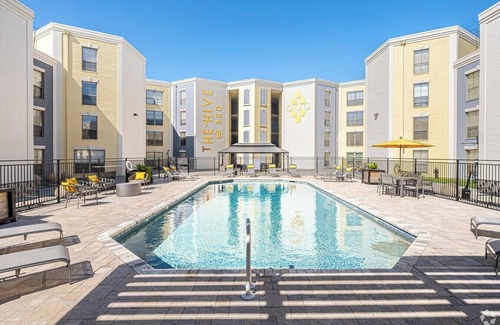 Mid City North Apartment | Landing | Spectacular 2BD, Gym, Pool