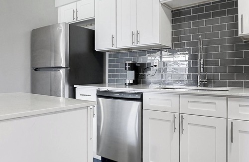 Indianapolis Apartment | Landing | Stunning 1BD, Gym, Courtyard