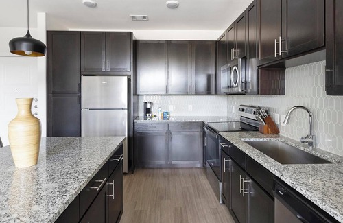 Fort Worth Apartment | Landing | Stunning 1BD, Gym, Yoga Studio