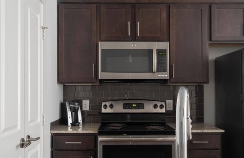 Buda Apartment | Landing | Stylish 1BD, Clubhouse, Pool