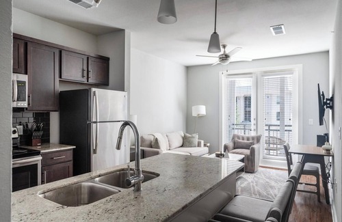 Buda Apartment | Landing | Stylish 1BD, Clubhouse, Pool