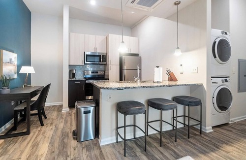 Charlotte Apartment | Landing | Stylish 2BD, Clubhouse, Gym