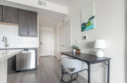 Palmetto Apartment | Landing | Stylish 2BD, Pool, Clubhouse