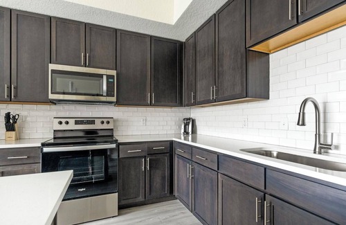 Palmetto Apartment | Landing | Stylish 2BD, Pool, Clubhouse
