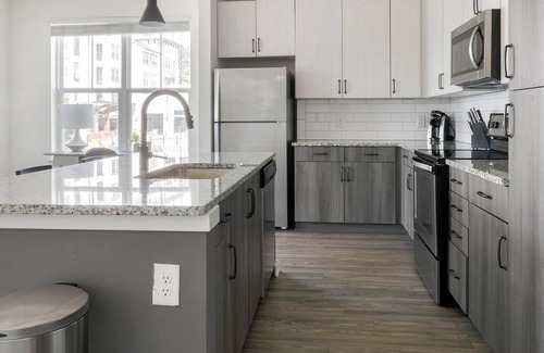 Mableton Apartment | Landing | Stylish 2BD, Pool, Gym