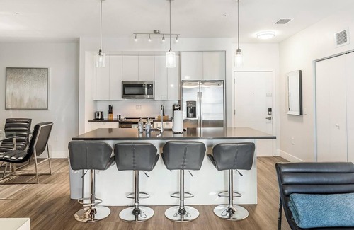 Port Tampa City Apartment | Landing | Stylish 2BD, Pool, Gym