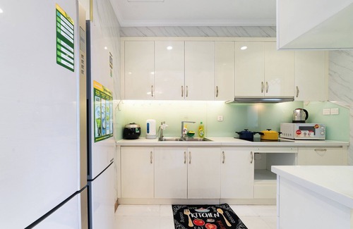 Hang Xanh Apartment | Landmark 81 by Urban Home