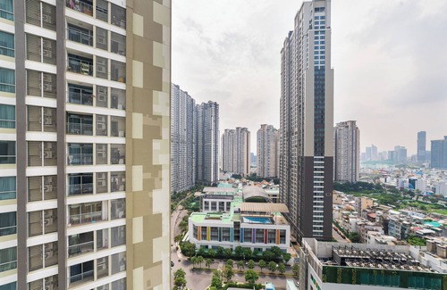 Hang Xanh Apartment | Landmark 81 by Urban Home