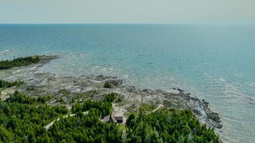 Tobermory House | Lands End Private Lakeside Escape