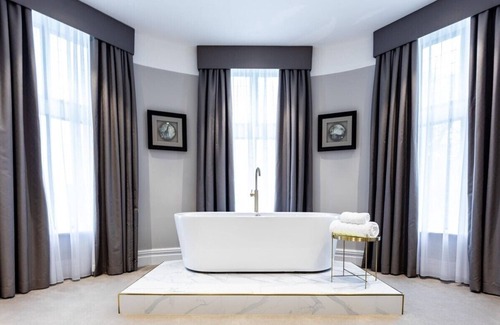 Talbot Green Bed & Breakfast | Lanelay Hall Hotel & Spa