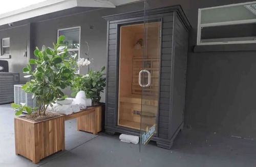 Lantana Apartment | LANTANA ZEN 1 BED 1 BATH COTTAGE WITH SAUNA