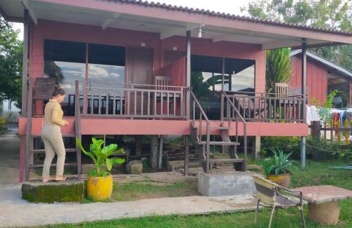 Don Khon House | Lao Long Riverside and Budget Garden Guesthouse
