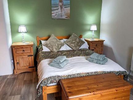 Hele Apartment | Larch Cottage