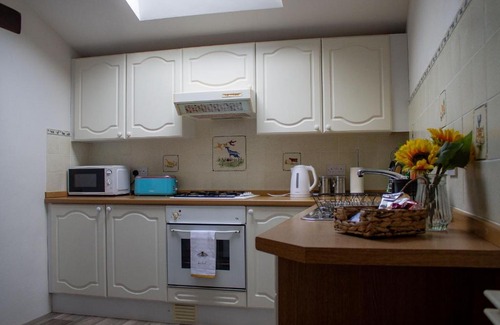 Hele Apartment | Larch Cottage