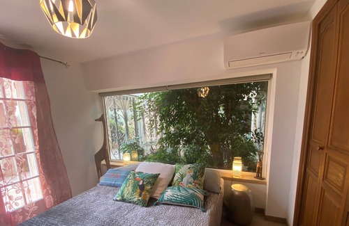 Sainte-Tulle Villa | Large 100% air-conditioned Provencal villa with swimming pool, pool house, pizza oven, grounds