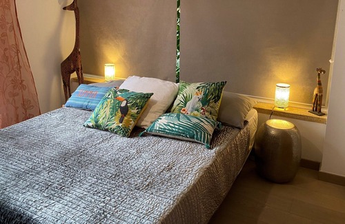 Sainte-Tulle Villa | Large 100% air-conditioned Provencal villa with swimming pool, pool house, pizza oven, grounds