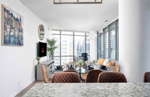 Bay Cloverhill Apartment | Large 2BR on Bay Street 4 Beds with Balcony