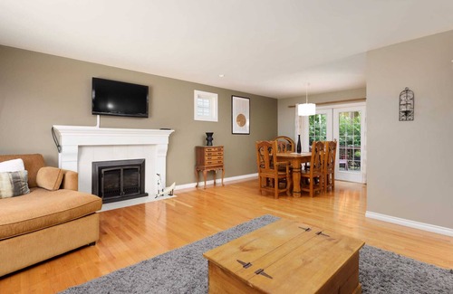 Delta House | Large 3-BD, 3-WC, 9 minutes to BC Ferries, 5 minutes to Tsawassen Mills