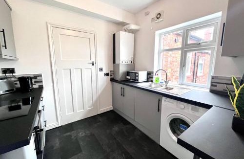 Newcastle-upon-Tyne Apartment | Large 3 Bedroom Flat