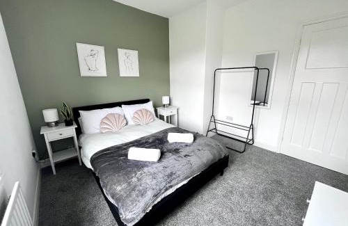 Newcastle-upon-Tyne Apartment | Large 3 Bedroom Flat
