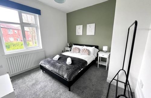 Newcastle-upon-Tyne Apartment | Large 3 Bedroom Flat