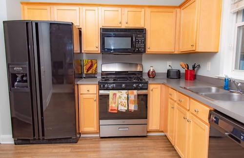Huntersville House | Large 3 BR 2.5BA Lake Norman House in Birkdale Village,Close to Charlotte!