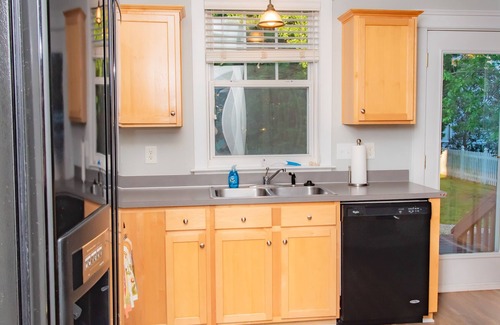 Huntersville House | Large 3 BR 2.5BA Lake Norman House in Birkdale Village,Close to Charlotte!