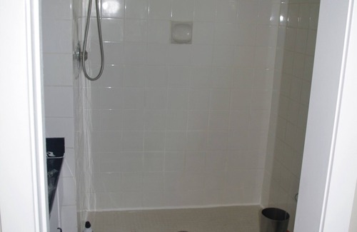 Central Okanagan House | Large 4+ bdrm Home, Pet Friendly Games room kid friendly, 2 Kitchens.