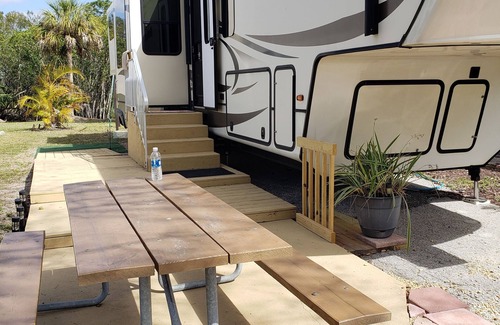 Bradenton RV Rental | Large 41ft RV PET FRIENDLY, sleeps 4, property has 2 pools jacuzzi. Glamping!