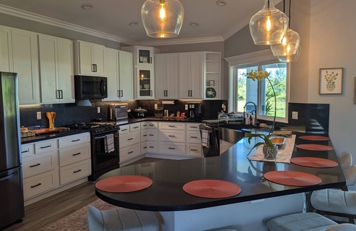 Keaau House | Large, 4B/2.5Bath, Cozy, Modern Oasis near Seacliff views. Central A/C. Pets OK.