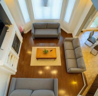 Brampton House | Large 5-Bedroom Gem - Stylish, Spacious, Well-Located
