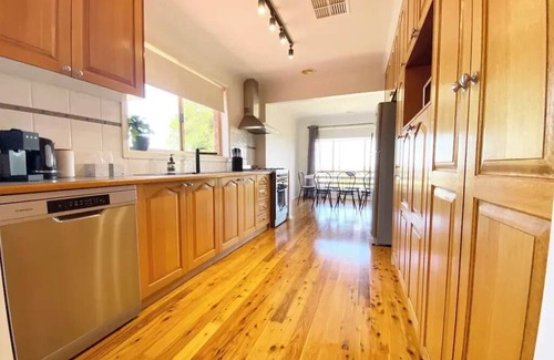 Tatton House | Large 5BR haven with lake views