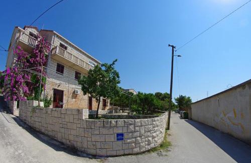 Sumartin Apartment | Large and charming apartment near beach with big & sunny terrace
