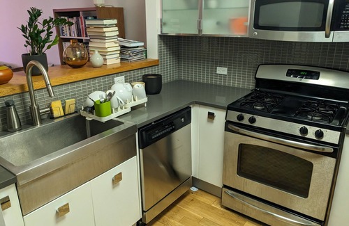 Bushwick Apartment | Large and stylish 1BR apartment with gym and roof deck