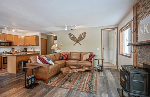 Sandpoint Ski Chalet | Large and well appointed. Four bedroom, four bathroom, Steps to lift!