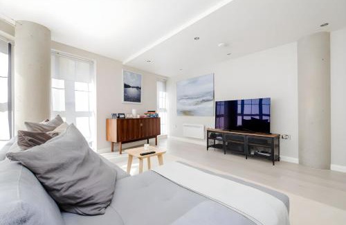 Spitalfields Apartment | Large Apartment By Liverpool Street Station