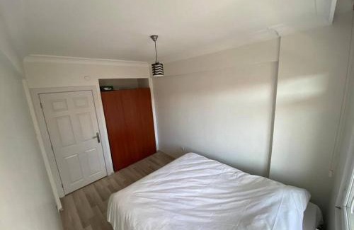 Kadikoy Apartment | Large apartment with a balcony in central Kadıköy