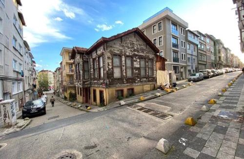 Kadikoy Apartment | Large apartment with a balcony in central Kadıköy