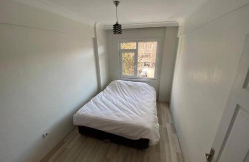 Kadikoy Apartment | Large apartment with a balcony in central Kadıköy
