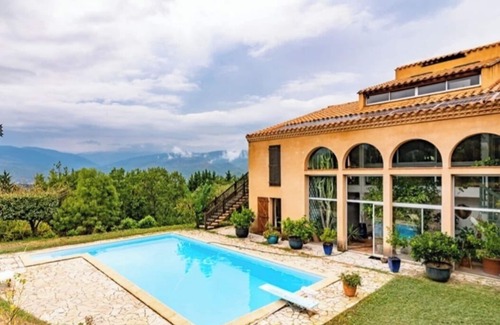 Marquixanes Villa | Large atypical villa, in the heart of nature, between sea and mountains, at the foot of the Canigou mountains