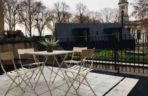Deptford Apartment | Large balcony apartment opposite rail station