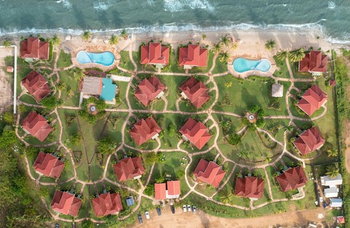 Hopkins Resort | Large Beach House w/Full Kitchen, Private Balconies, & Ocean Views