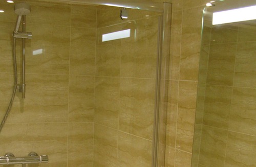 Glastonbury House | Large Bedroom for 1, 2 or 3 People with Panoramic View