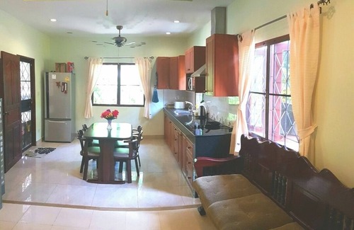 Ban Saiyuan House | Large Bungalow with 3 bedrooms, 2 bathroom, covered secure parking, pet friendly