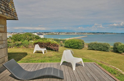 Audierne Villa | Large contemporary villa, right on the water.