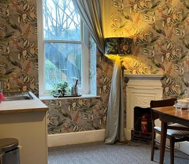 Dolgellau Apartment | Large Corris apartment with kitchen & lounge and adjoining bathroom